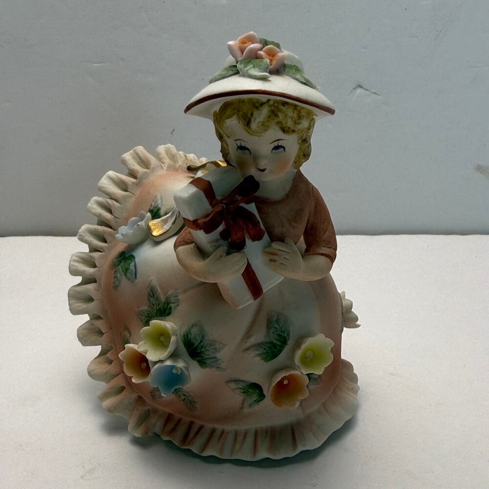 VTG LEFTON  Bisque Bloomer Girl w/Hat Box Figurine #4833